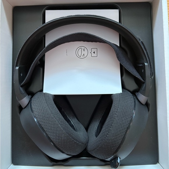 SteelSeries Arctis Pro Black Wireless Gaming Headset Over-Ear PS4 PC Audio - Picture 7 of 14